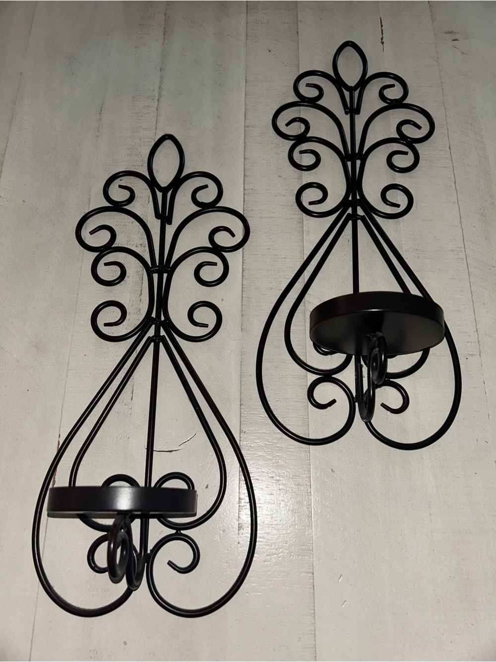 Set of two metal sconces